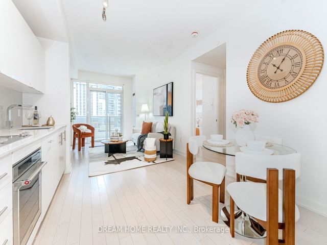 1717 - 330 Richmond St W