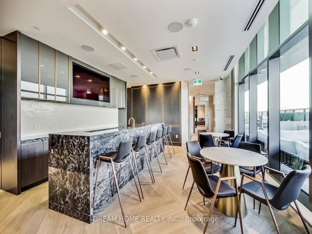 1717 - 330 Richmond St W