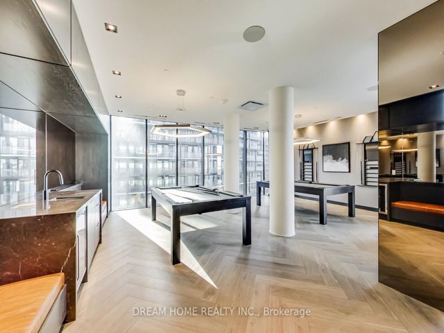 1717 - 330 Richmond St W