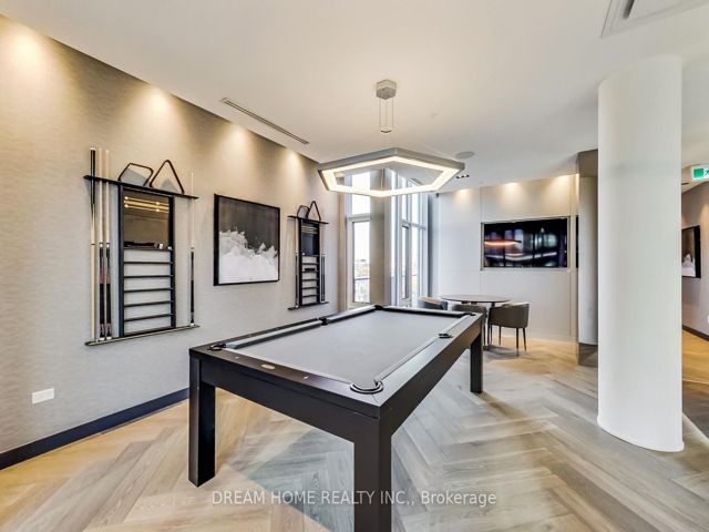 1717 - 330 Richmond St W