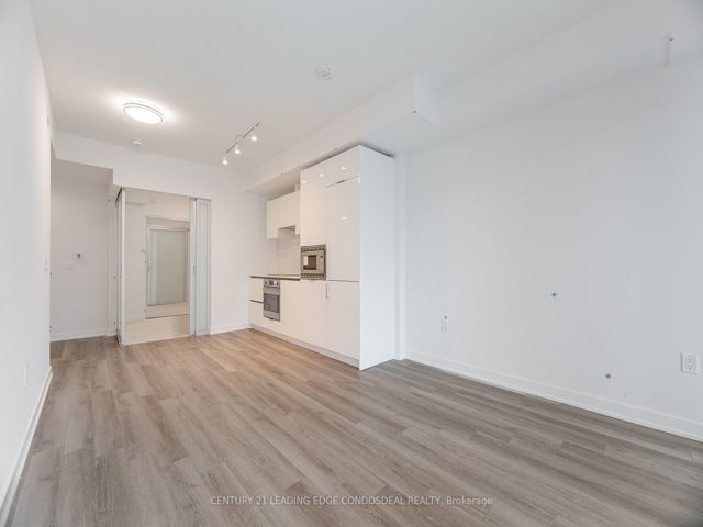 1817 - 230 Simcoe St