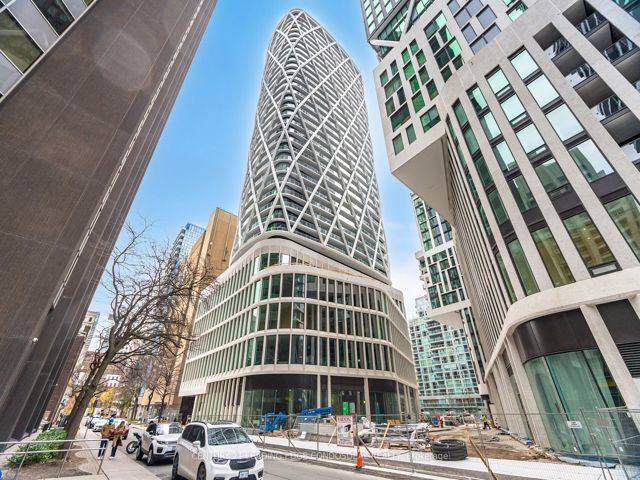 1817 - 230 Simcoe St