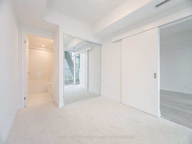 1817 - 230 Simcoe St