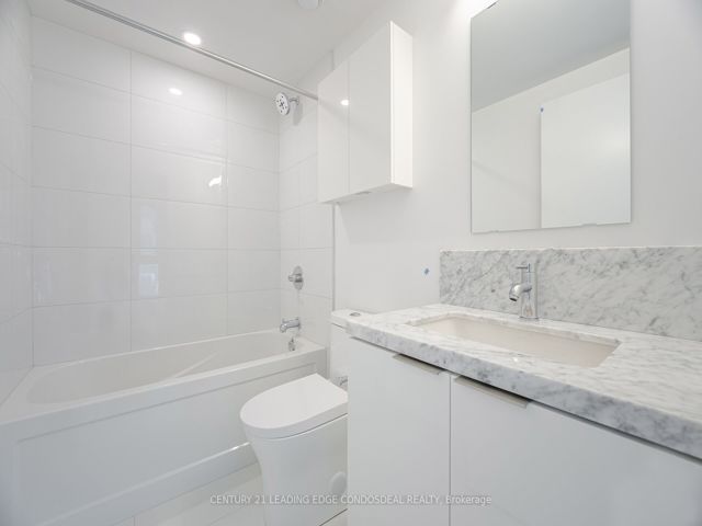1817 - 230 Simcoe St