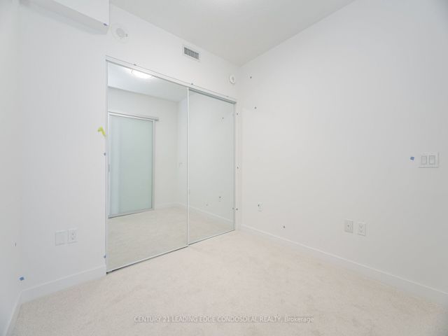 1817 - 230 Simcoe St