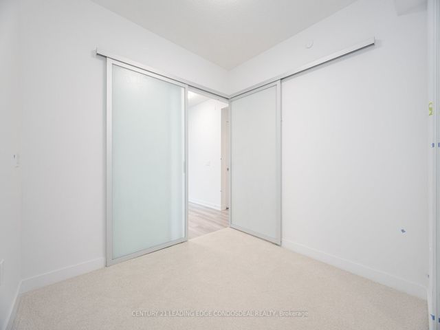 1817 - 230 Simcoe St