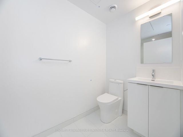1817 - 230 Simcoe St