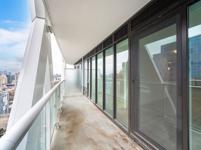 1817 - 230 Simcoe St