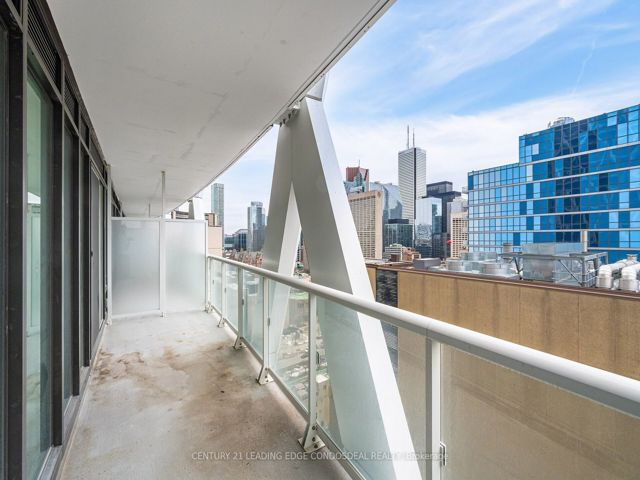 1817 - 230 Simcoe St