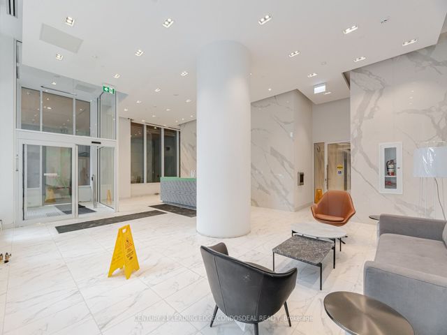 1817 - 230 Simcoe St