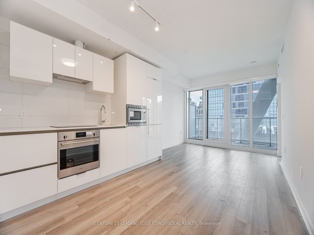 1817 - 230 Simcoe St
