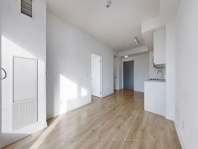 1309 - 38 Forest Manor Rd