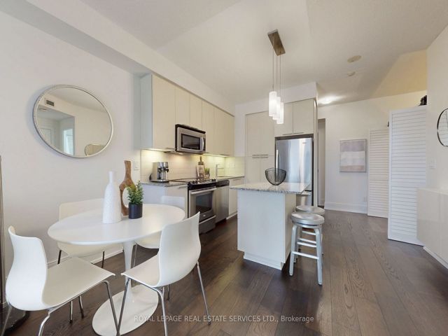 901 - 25 Broadway Ave