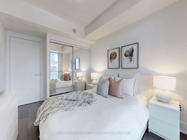 901 - 25 Broadway Ave