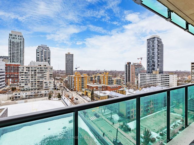 901 - 25 Broadway Ave