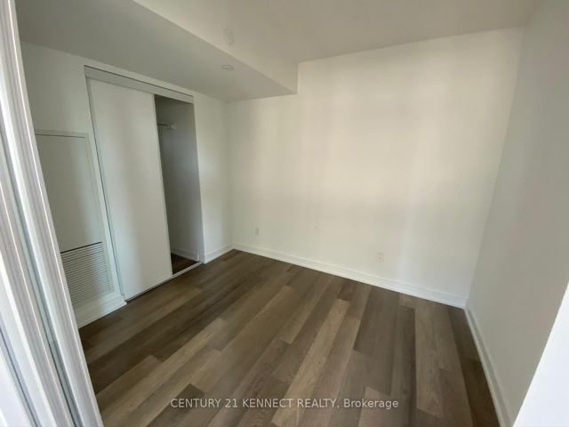 305 - 181 Huron St