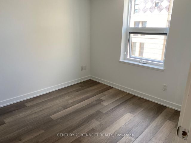 305 - 181 Huron St