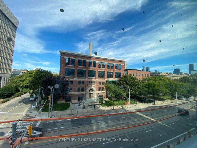 305 - 181 Huron St