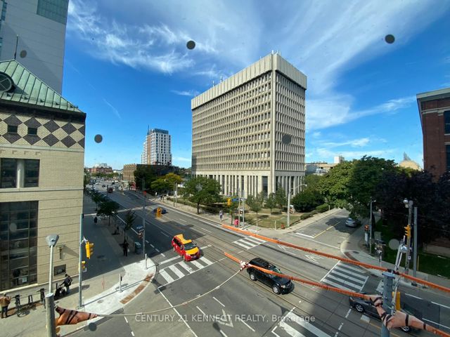 305 - 181 Huron St
