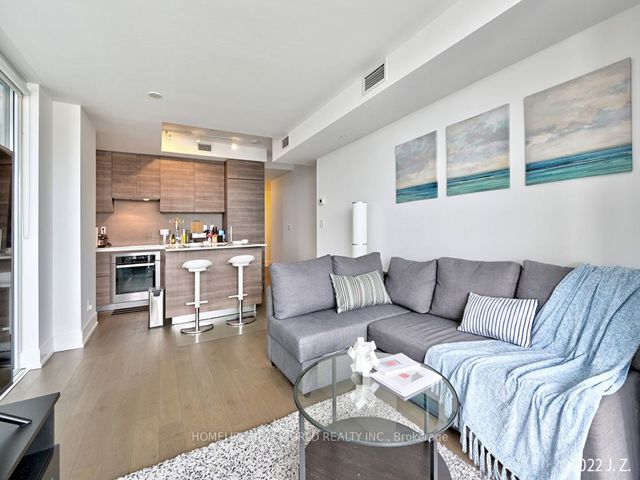 1601 - 200 Bloor St W