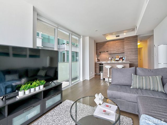 1601 - 200 Bloor St W