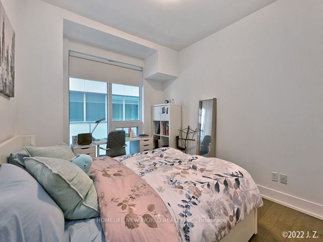 1601 - 200 Bloor St W