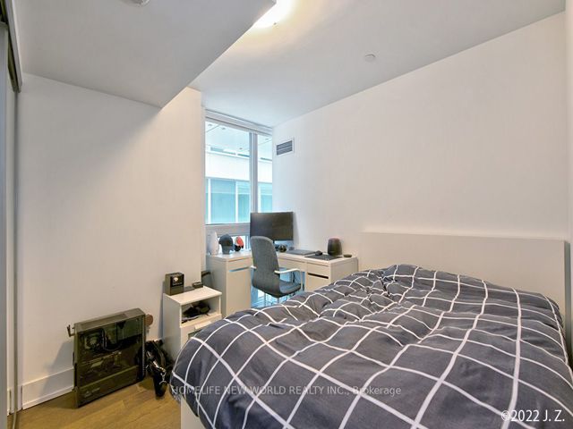 1601 - 200 Bloor St W