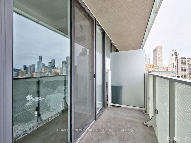 1601 - 200 Bloor St W