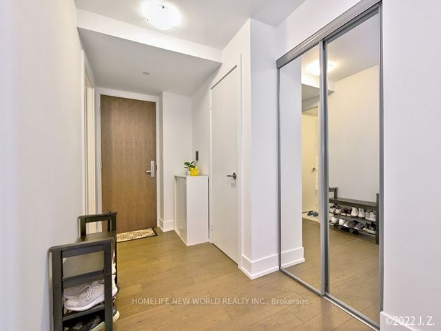 1601 - 200 Bloor St W