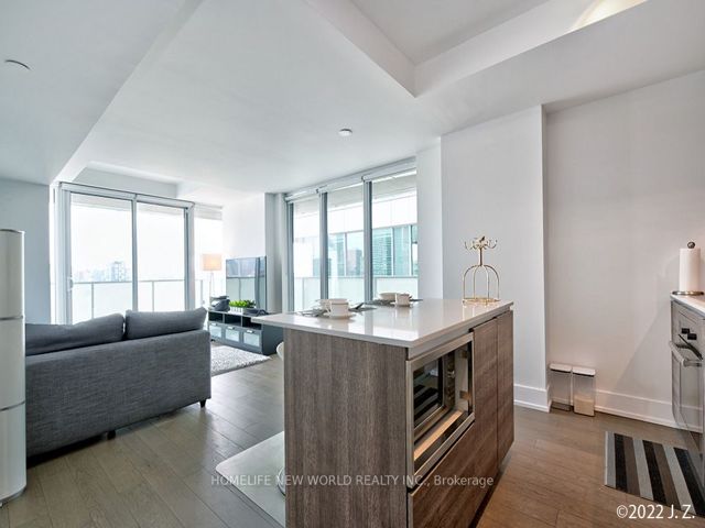 1601 - 200 Bloor St W
