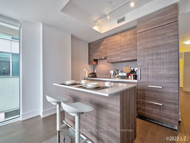 1601 - 200 Bloor St W