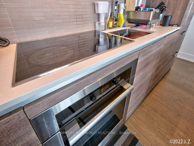 1601 - 200 Bloor St W