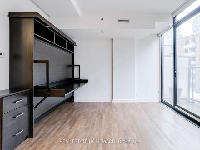 409 - 15 Beverley St