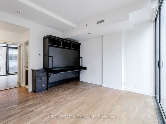 409 - 15 Beverley St