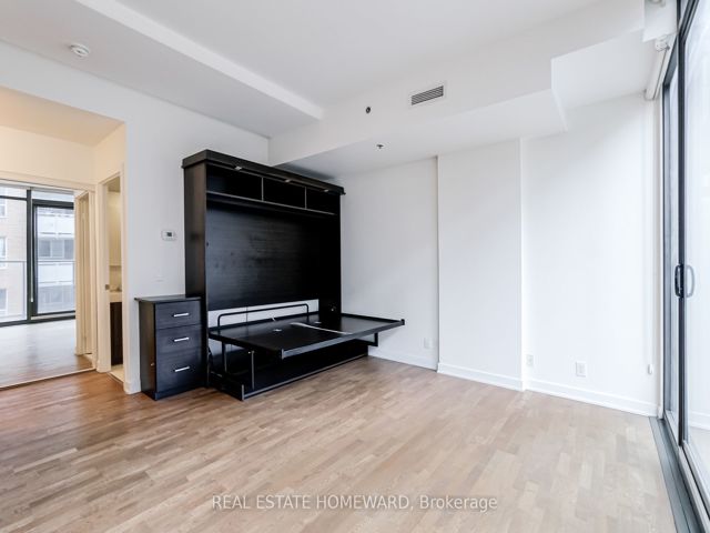 409 - 15 Beverley St