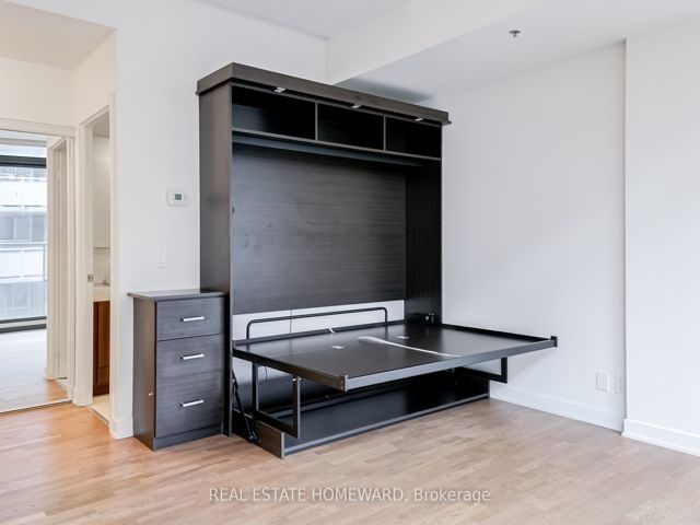 409 - 15 Beverley St