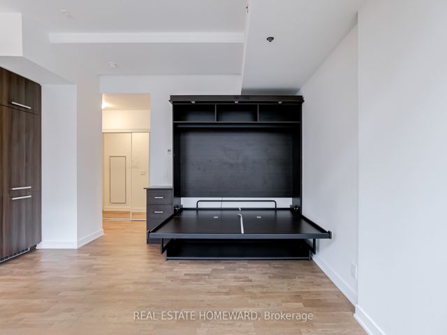 409 - 15 Beverley St