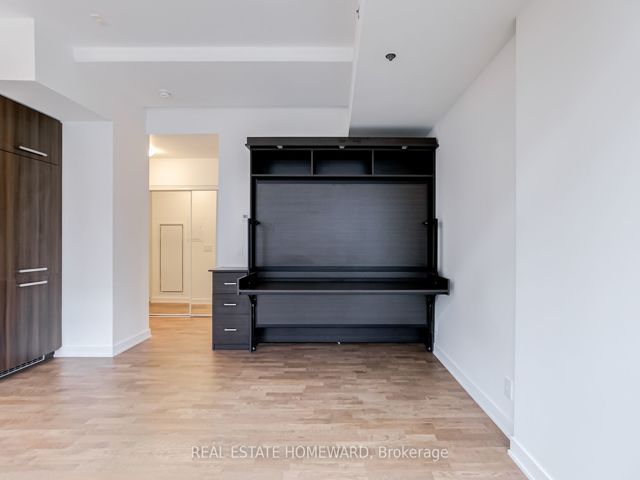 409 - 15 Beverley St