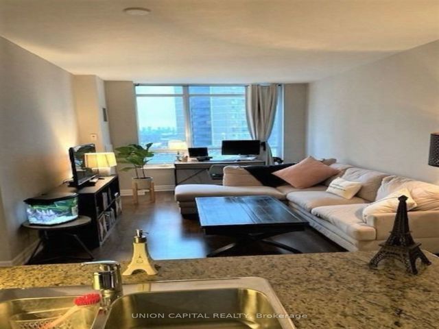 608 - 500 St Clair Ave W