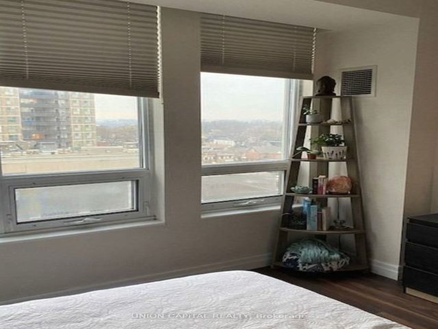 608 - 500 St Clair Ave W