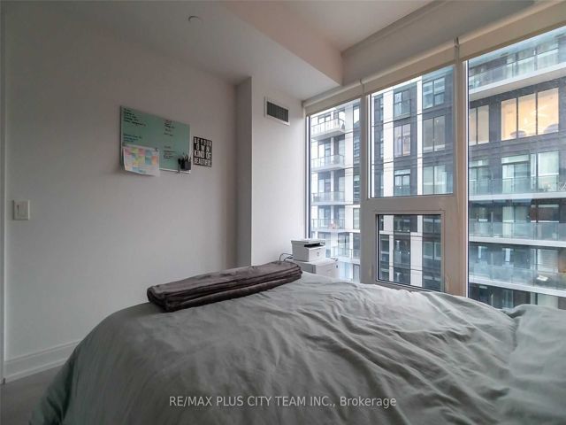 1901 - 181 Dundas St E