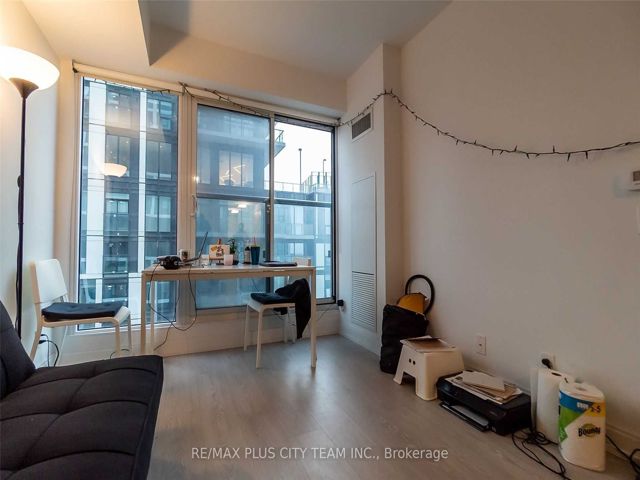 1901 - 181 Dundas St E