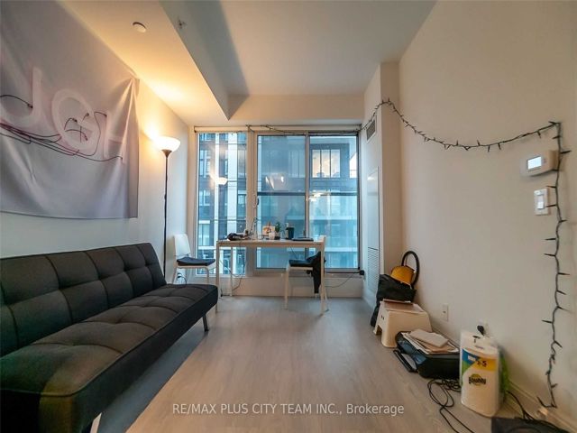 1901 - 181 Dundas St E