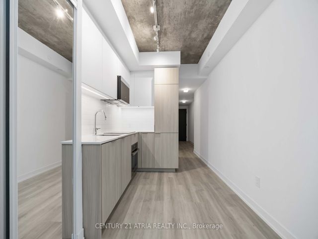 502 - 28 Eastern Ave