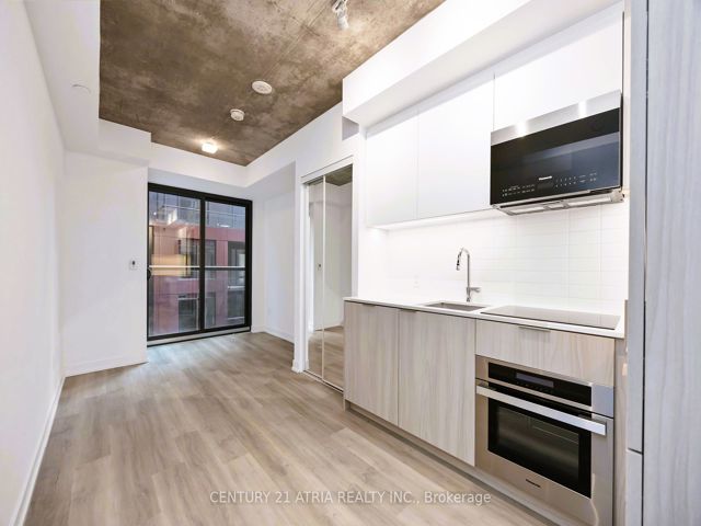502 - 28 Eastern Ave