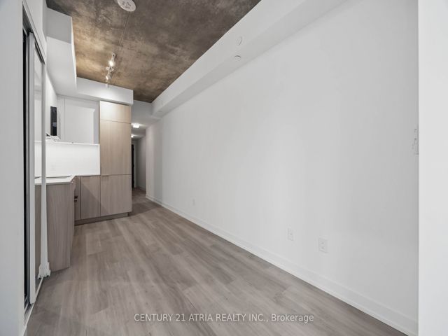 502 - 28 Eastern Ave