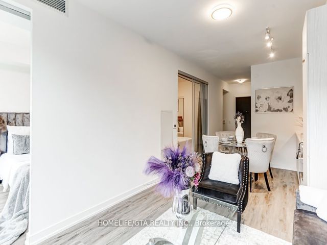 223 - 158 Front St E