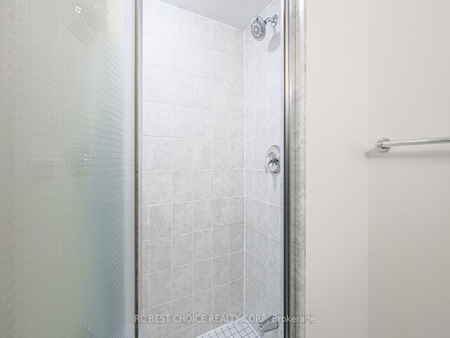 1409 - 18 Yonge St