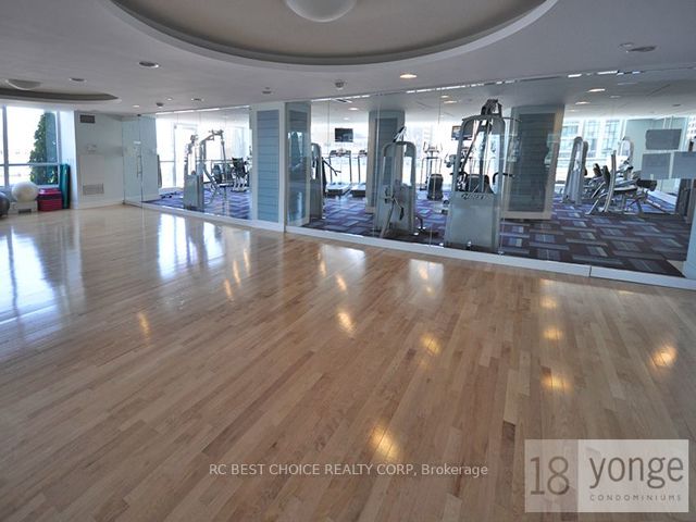 1409 - 18 Yonge St