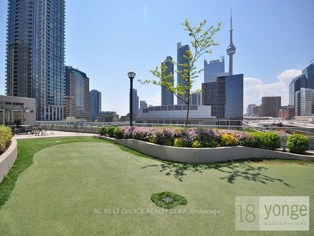 1409 - 18 Yonge St